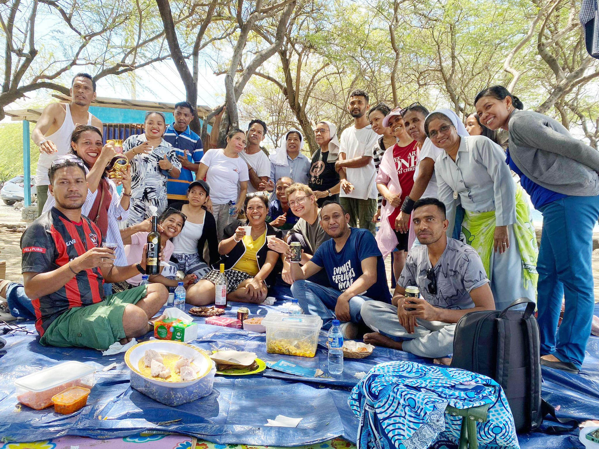 Professors and Staff of IPDC Celebrate Year-End Bonding at Kaitehu Beach